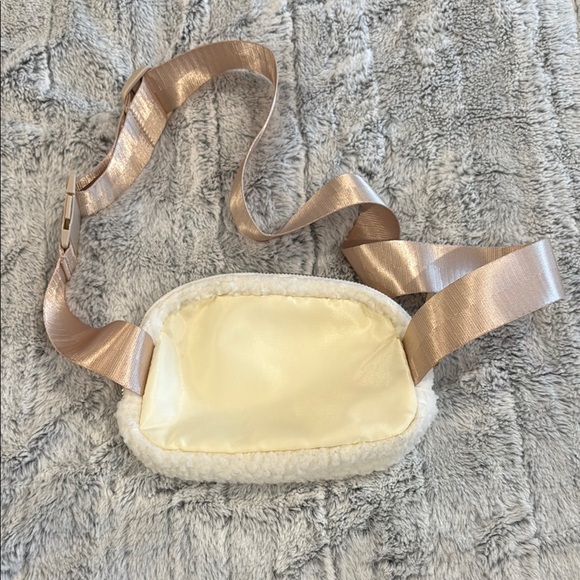 Cream Sherpa belt Bag - Picture 2 of 2